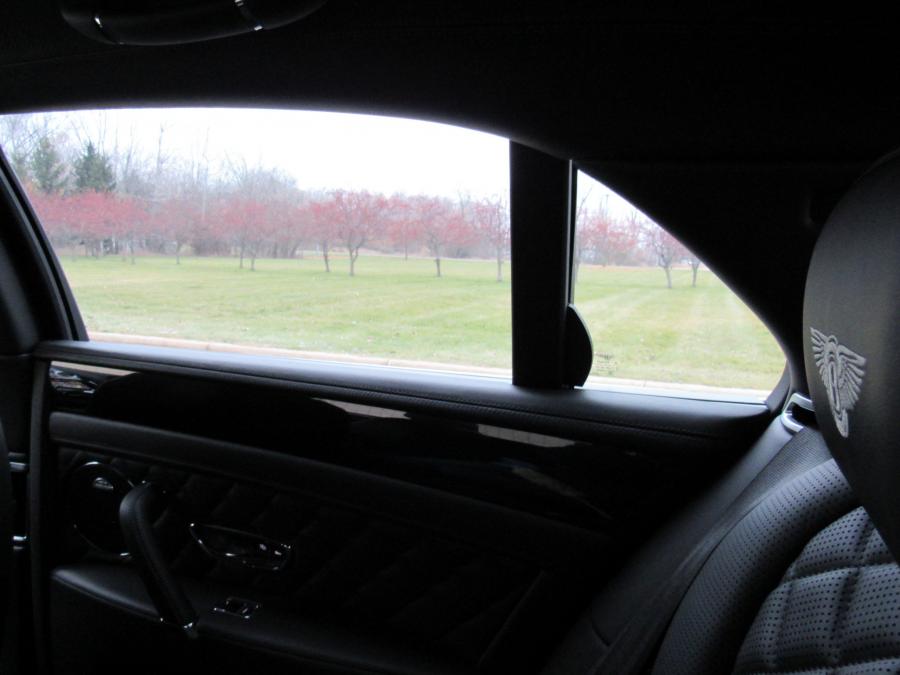 Детали интерьера Bentley Flying Spur V8 S 2017 года  (фото 116 из 154)